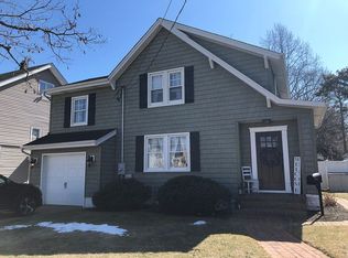 156 Davison Ave, Lynbrook, NY 11563
