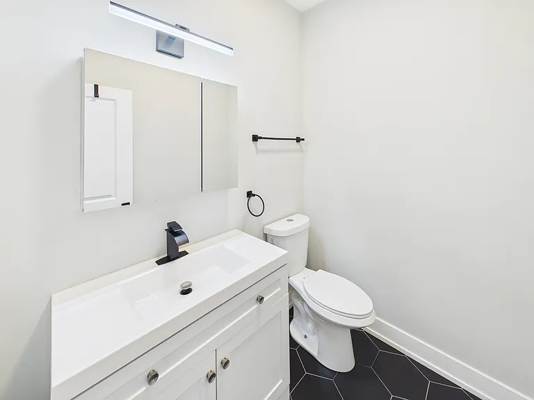 1900 W 17th St #1R — Photo 10