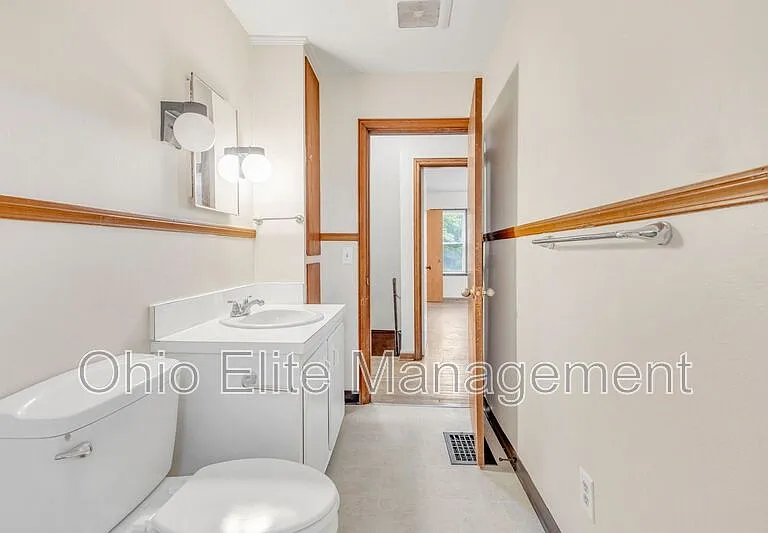49 S Burgess Ave — Photo 21