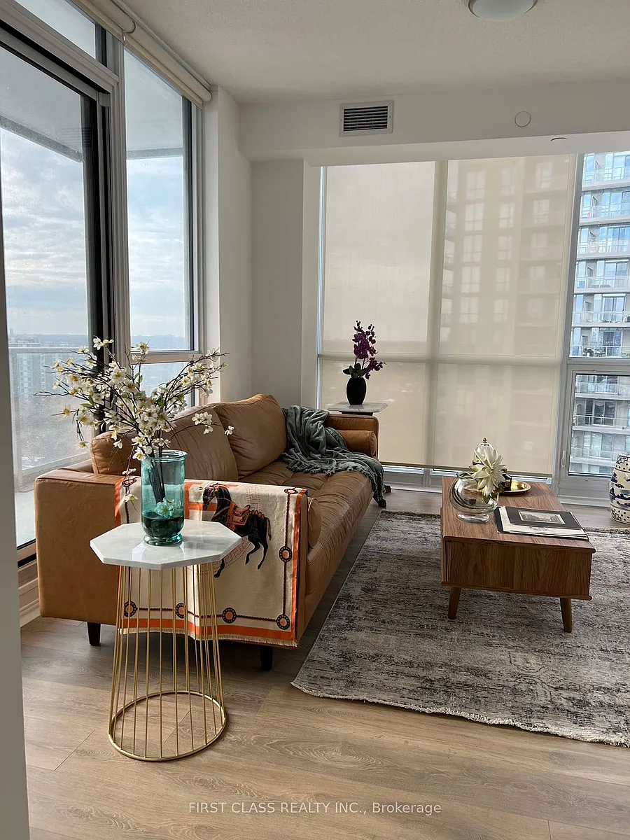 Photo 1 of 10 - 32 Forest Manor Rd #810 - Toronto, ON Primary Photo - 32 Forest Manor Rd #810