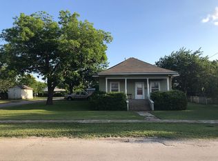 610 E Henry St, Hamilton, TX 76531