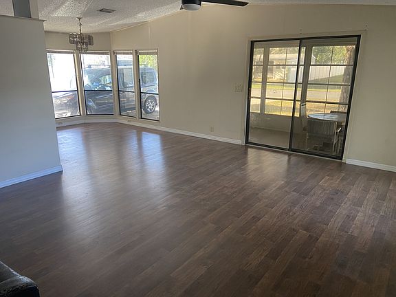 Dining room / Living room