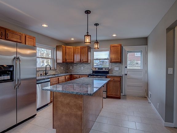 3rd image of 608 S Arlington Rd