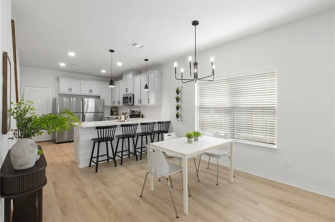 6 bed, 6.5 bath, 2446 sqft, $4,950 — Photo 4