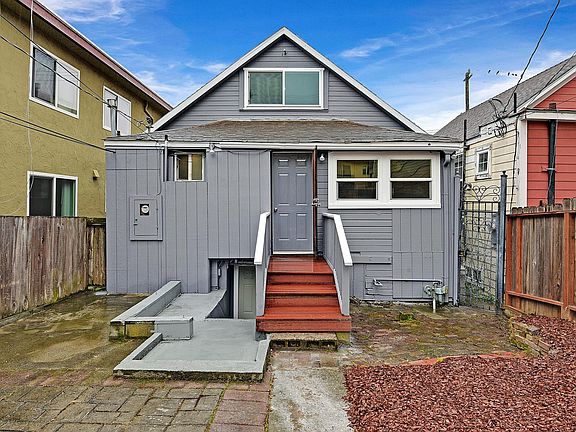 4th image of 544 Railroad Ave