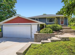 110 Grenadier Ave N, Oakdale, MN 55128