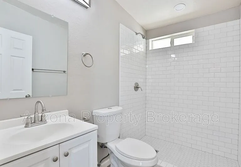 1538 E Pierce St #B — Photo 17
