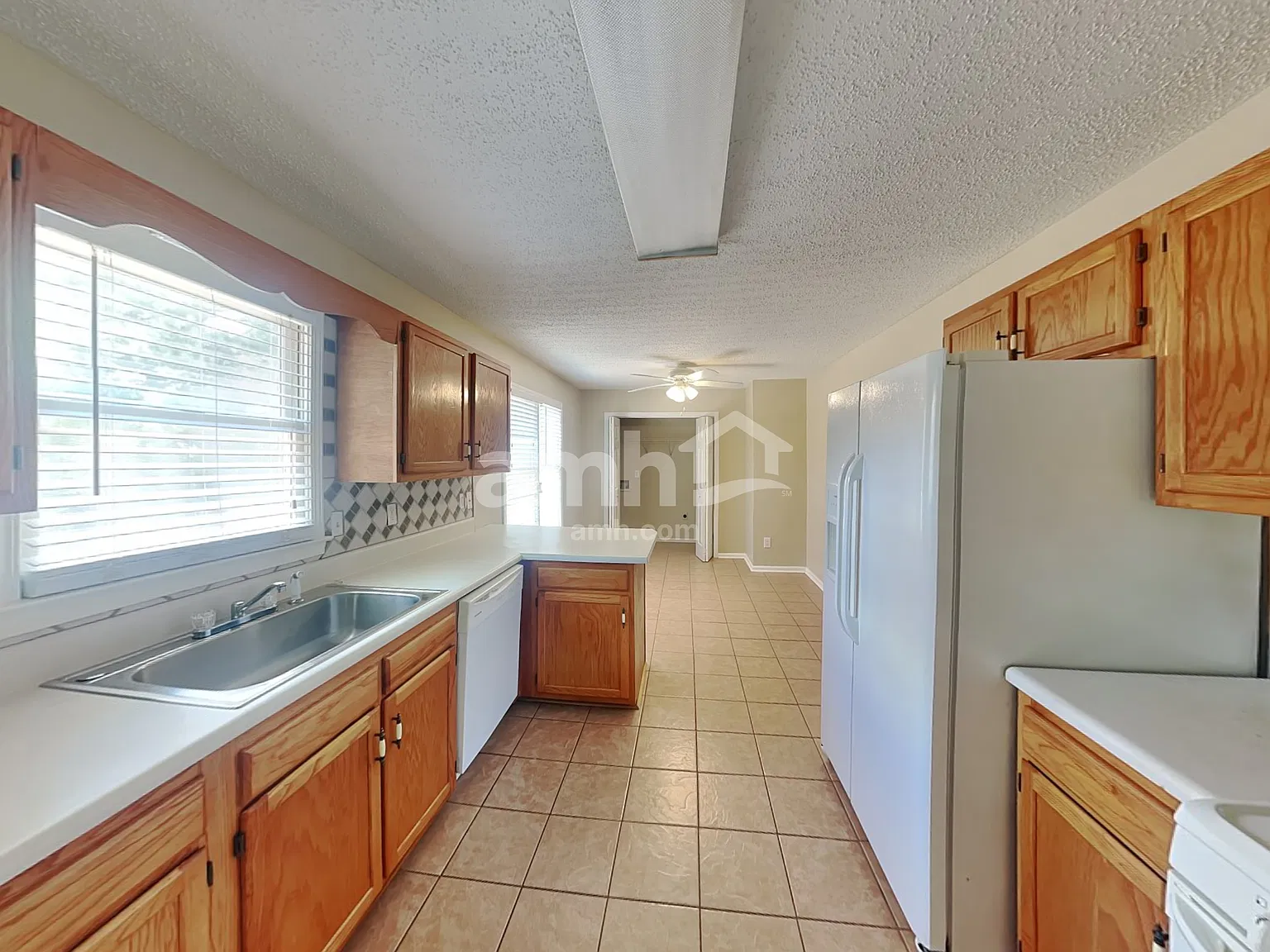 3 bed, 2.0 bath, 1698 sqft, $2,080 — Photo 3