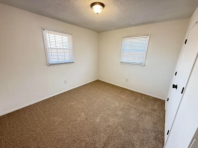 144 Wesley Dr — Photo 8