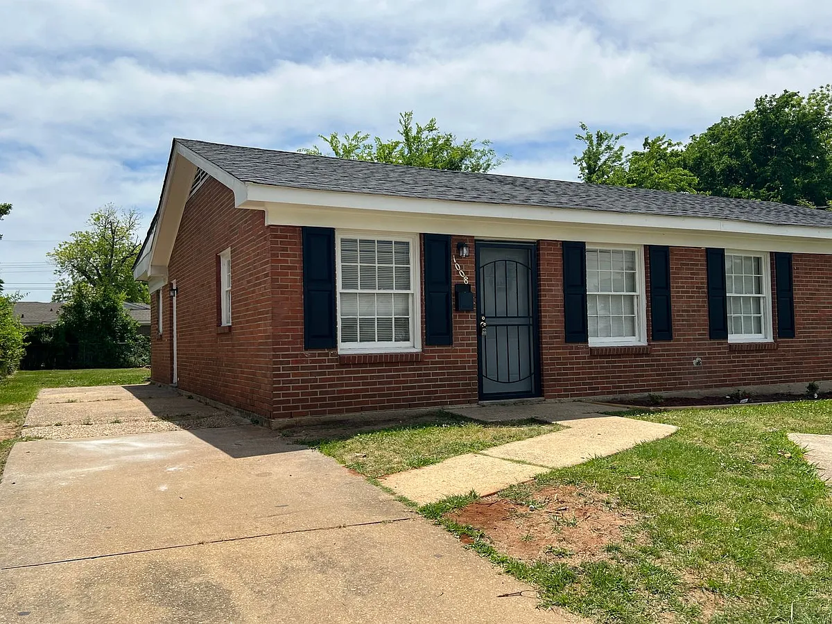 Building Photo - 1008 Pelham St