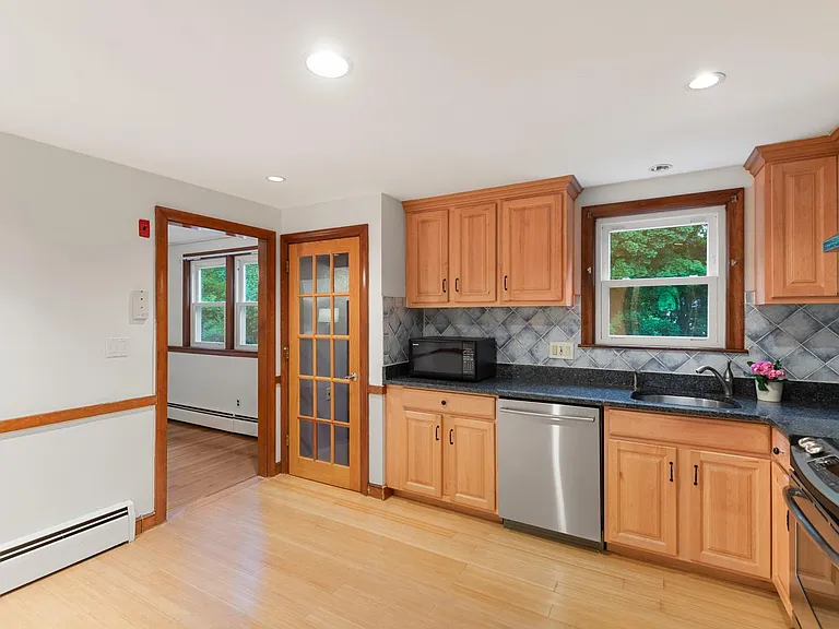 10 Cedar Ridge Dr — Photo 5