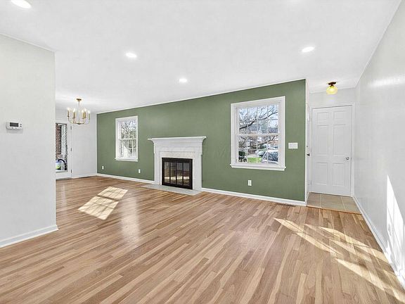 4th image of 5368 Yorkshire Village Ln #B-23