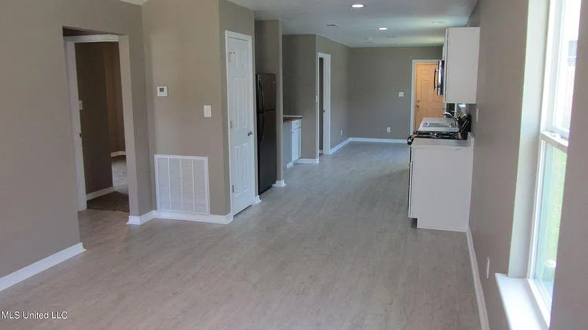 17317 Avondale Cir — Photo 4