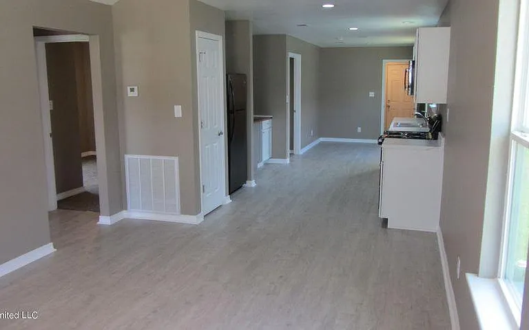 17317 Avondale Cir — Photo 4
