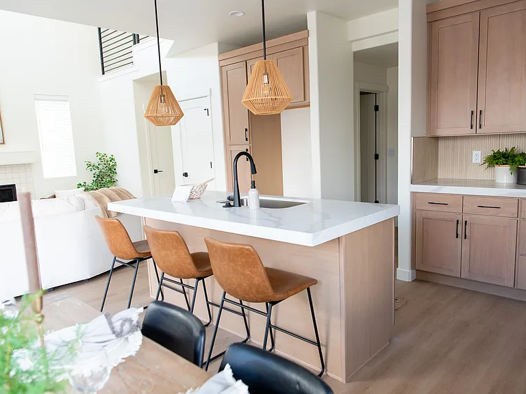 1802 W Drake Ln — Photo 2