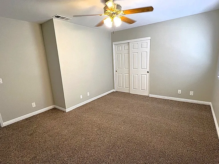 2682 Alegre Ave — Photo 2