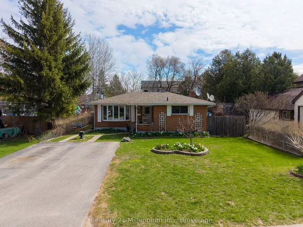 67 East St E, Collingwood, ON L9Y 3W7