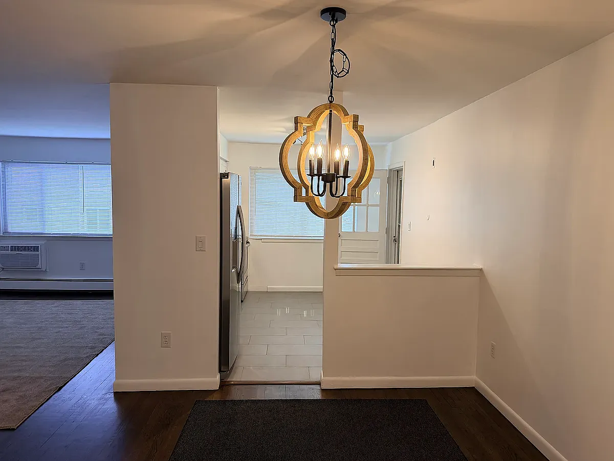 1 bed, 952 sqft, $2,200 — Photo 4