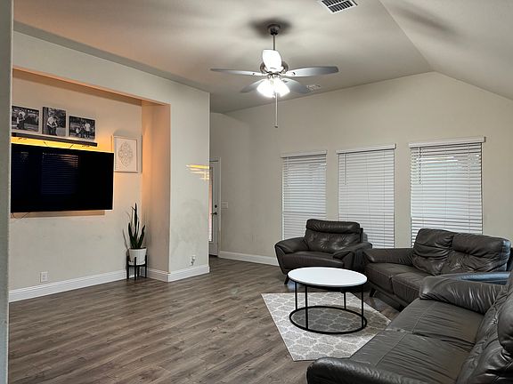 2nd image of 3533 Beaumont Dr
