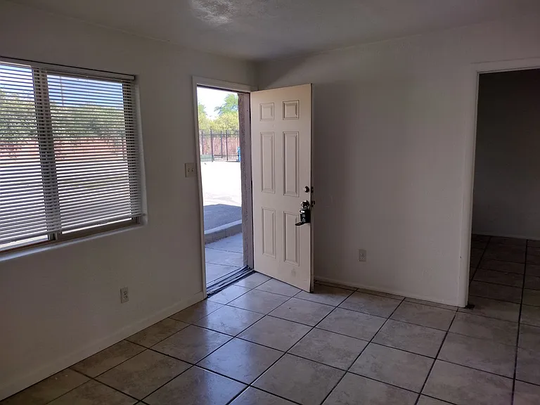 1730 E Prince Rd #4 — Photo 3