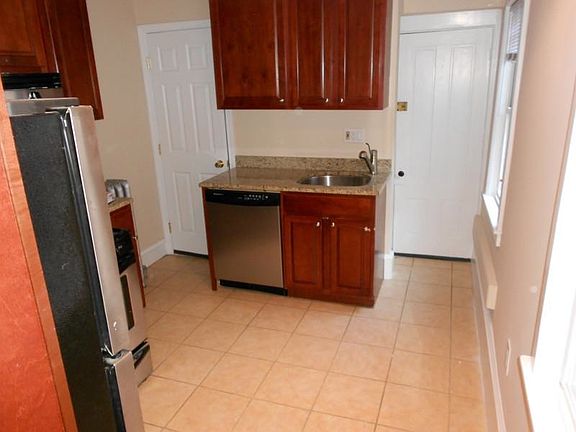 4th image of 195 Bunker Hill St #2C