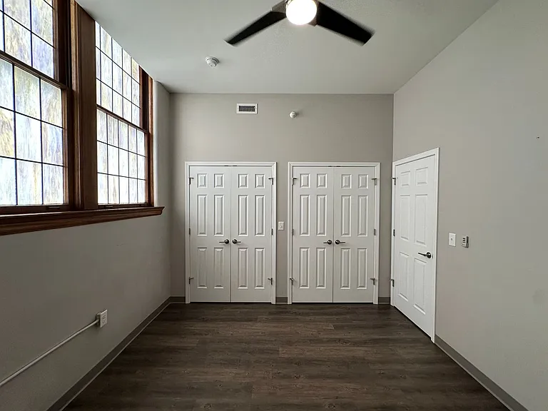 326 W Charles St — Photo 8