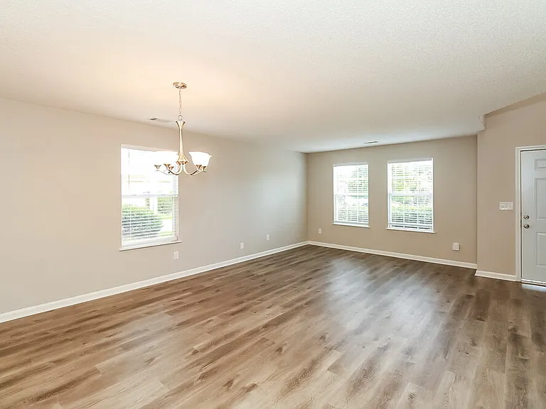 1112 Saint Phillips Ct — Photo 5