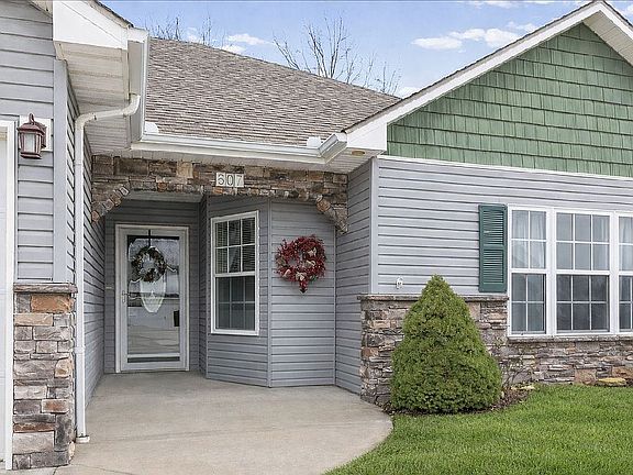 3rd image of 607 Oakmont Dr