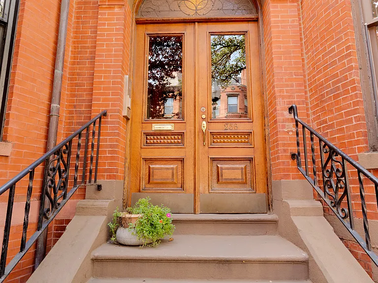 256 W Newton St #3 — Photo 3
