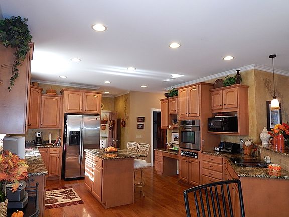 4th image of 157 Bridgewater Dr