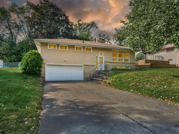 2039 Marion St, Roseville, MN 55113