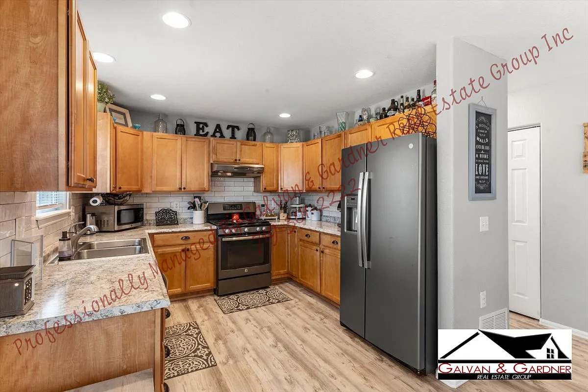 4 bed, 3.5 bath, 2238 sqft, $2,500 — Photo 3