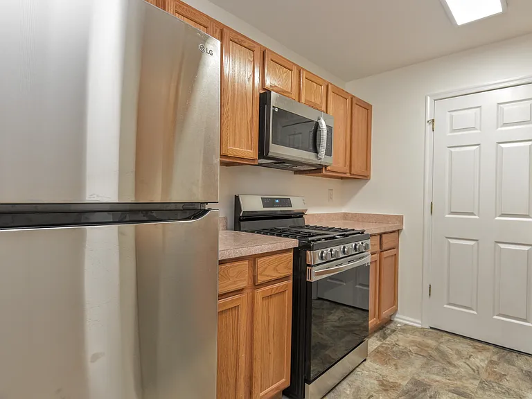 1132 Stafford St — Photo 11