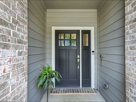 3rd image of 119 Canonbury Dr