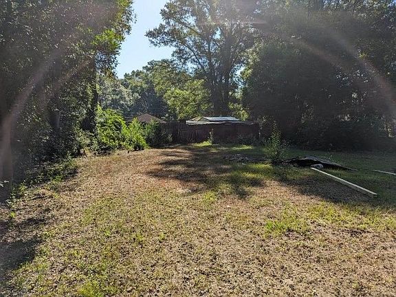 3rd image of 1040 Harbison Dr
