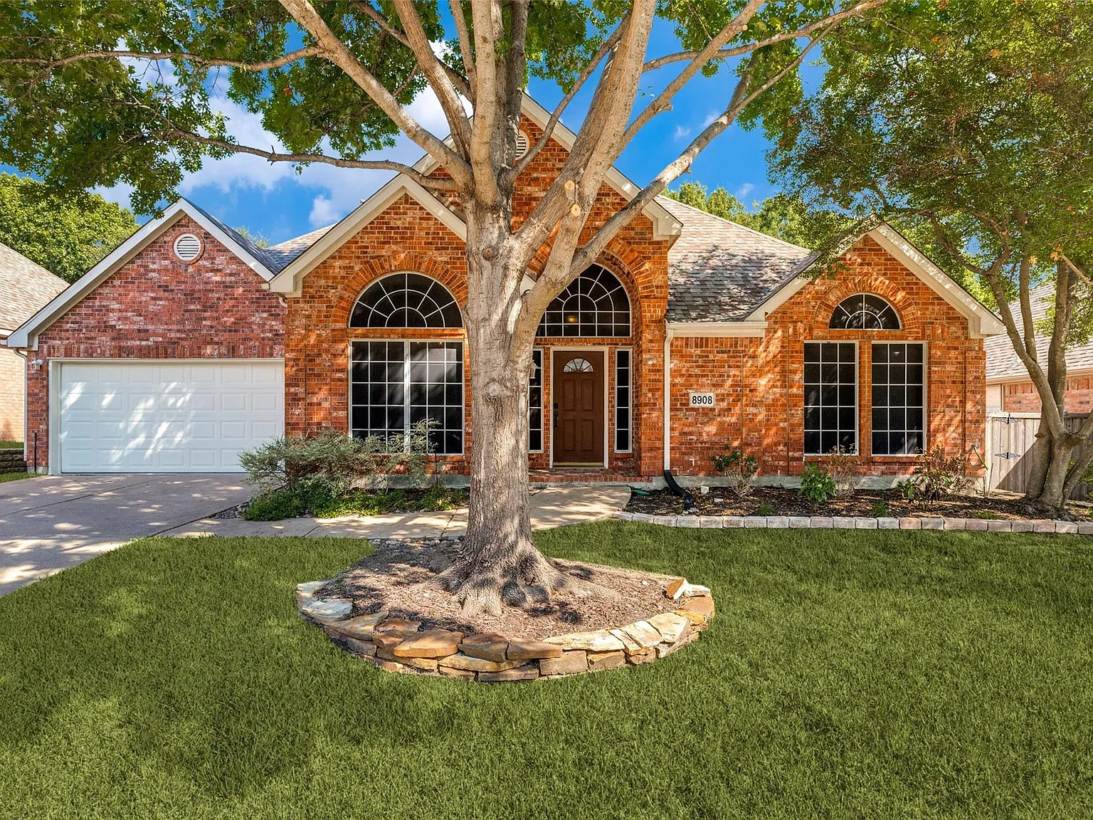 3 bed, 2.0 bath, 1796 sqft, $2,500 — Photo 1