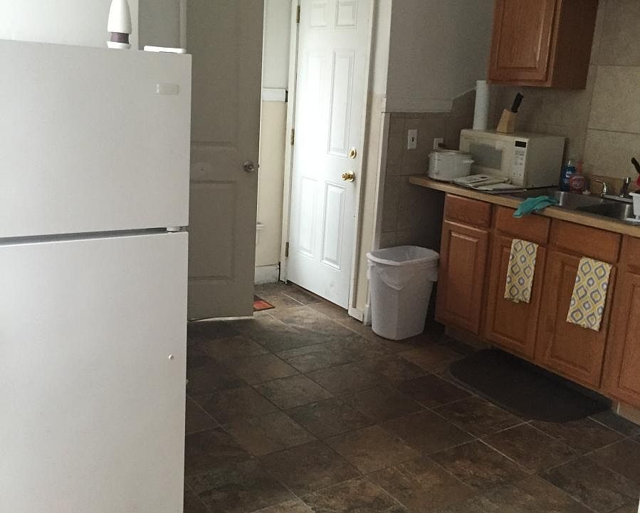 2nd image of 1101 Riverside Dr APT 2B