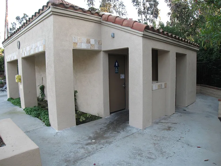 112 Corsica Dr — Photo 31