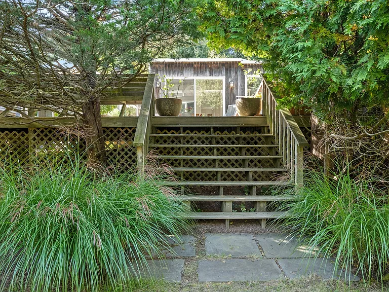 Manor Ln — Photo 20