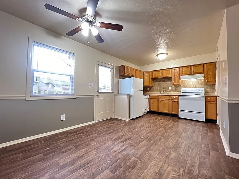 Glenview Apartments — Photo 70