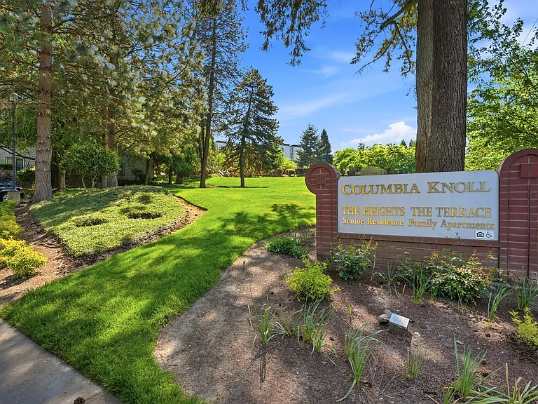Terrace At Columbia Knoll Apartments — Photo 38