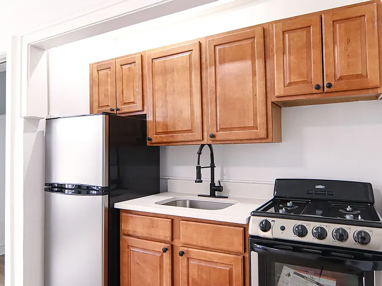 905-915 W Carmen Ave #310 — Photo 5