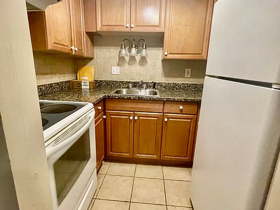 4th image of 405 Wesley Ave APT 4