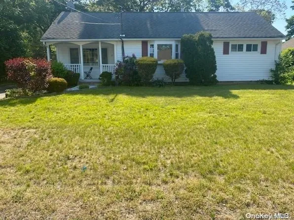 (undisclosed Address), Centereach, NY 11720