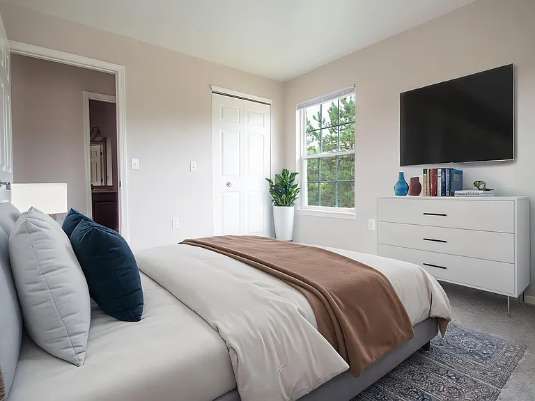 Silver Creek Apartments — Photo 7