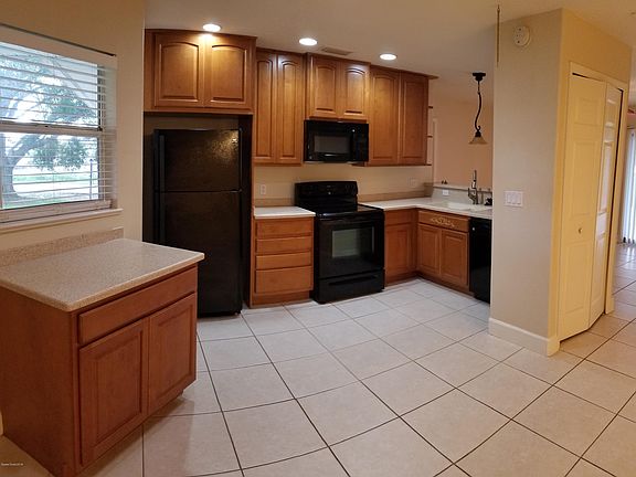 2nd image of 691 Grandeur St SE