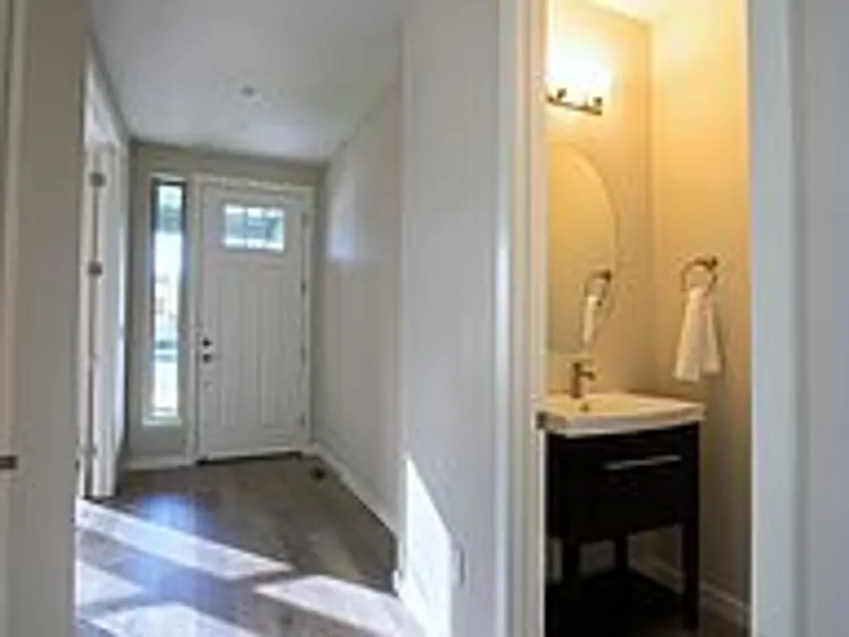 3208 NE Tillicum Cir — Photo 5