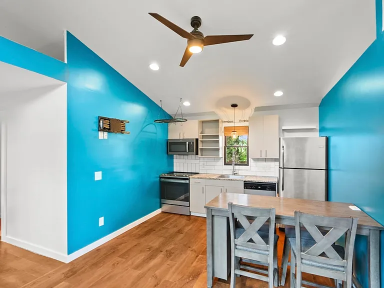 2044 Wilson Ln — Photo 3
