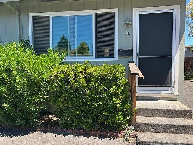 23 Redwood Ave