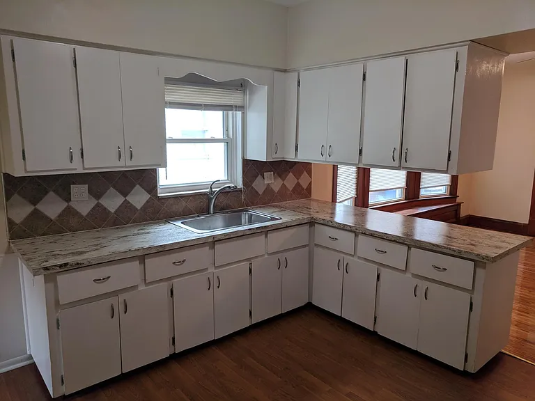 4112 Burnham Ave #LOWER — Photo 6